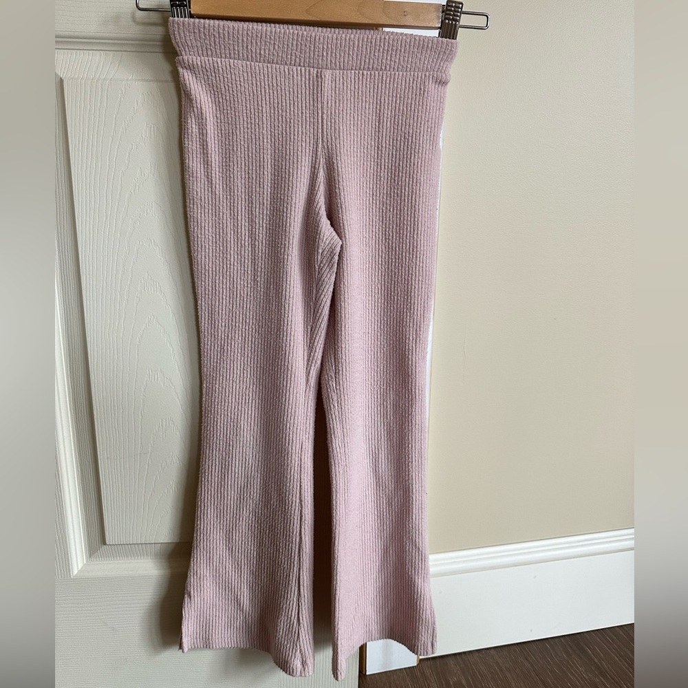 Girls Old Navy Ribbed Flare Leggings in Coziplush Dusty Pink